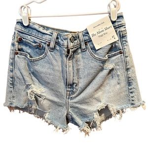 Abercrombie & Fitch The Mom Short High Rise; size 27/4; distress denim